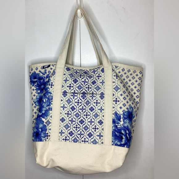 Lands end Large Blue and White Floral , open Tote Bag, 100% cotton canvas. - Picture 1 of 11